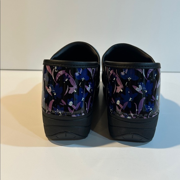 Dansko XP 2.0 Clogs - Picture 5 of 15